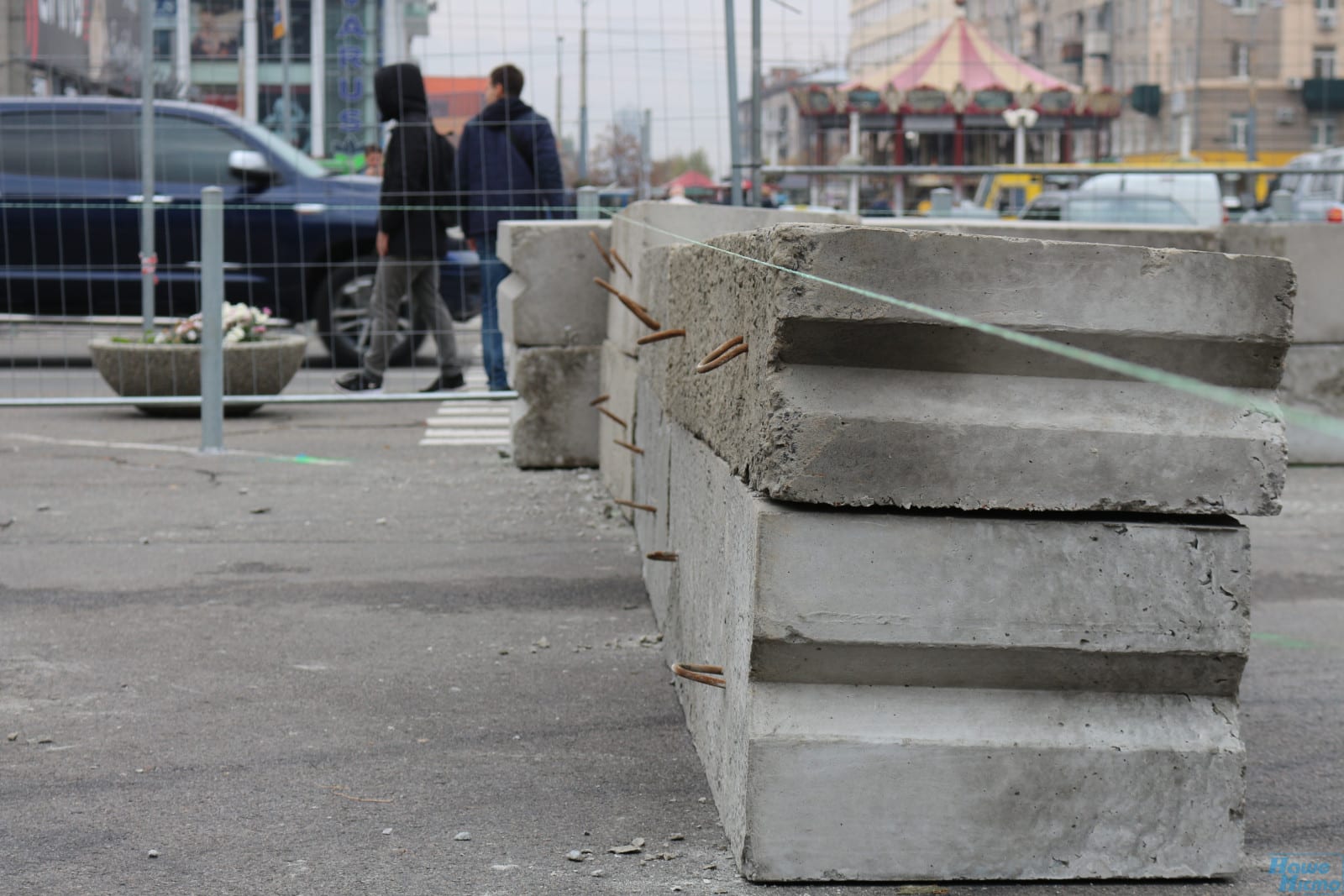 В Днепре на Героев Майдана впервые вместо ёлки появится аттракцион. Новости Днепра