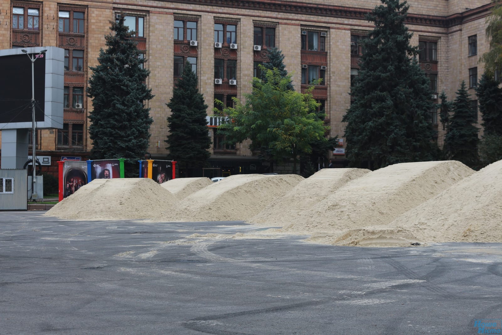 В Днепре на Героев Майдана впервые вместо ёлки появится аттракцион. Новости Днепра