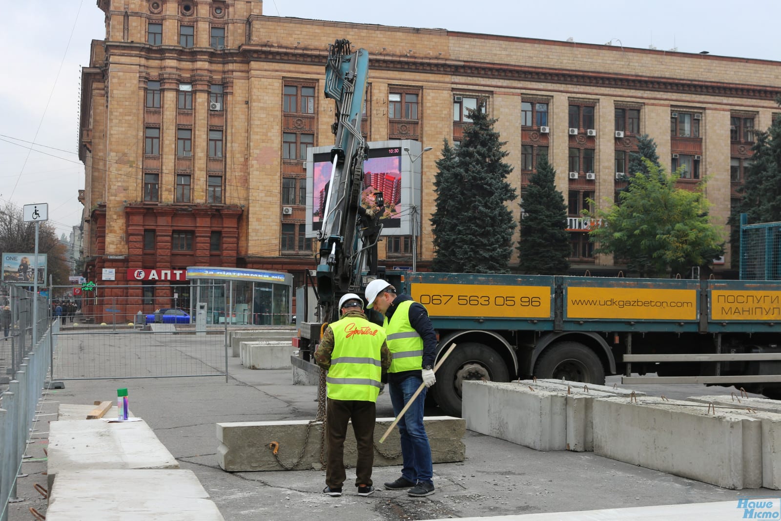 В Днепре на Героев Майдана впервые вместо ёлки появится аттракцион. Новости Днепра