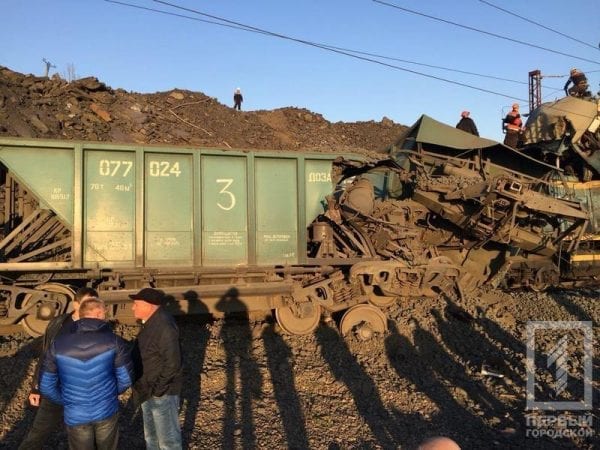 Под Днепром столкнулись 2 поезда: погибли трое, вагоны превратились в металлолом. Новости Днепра