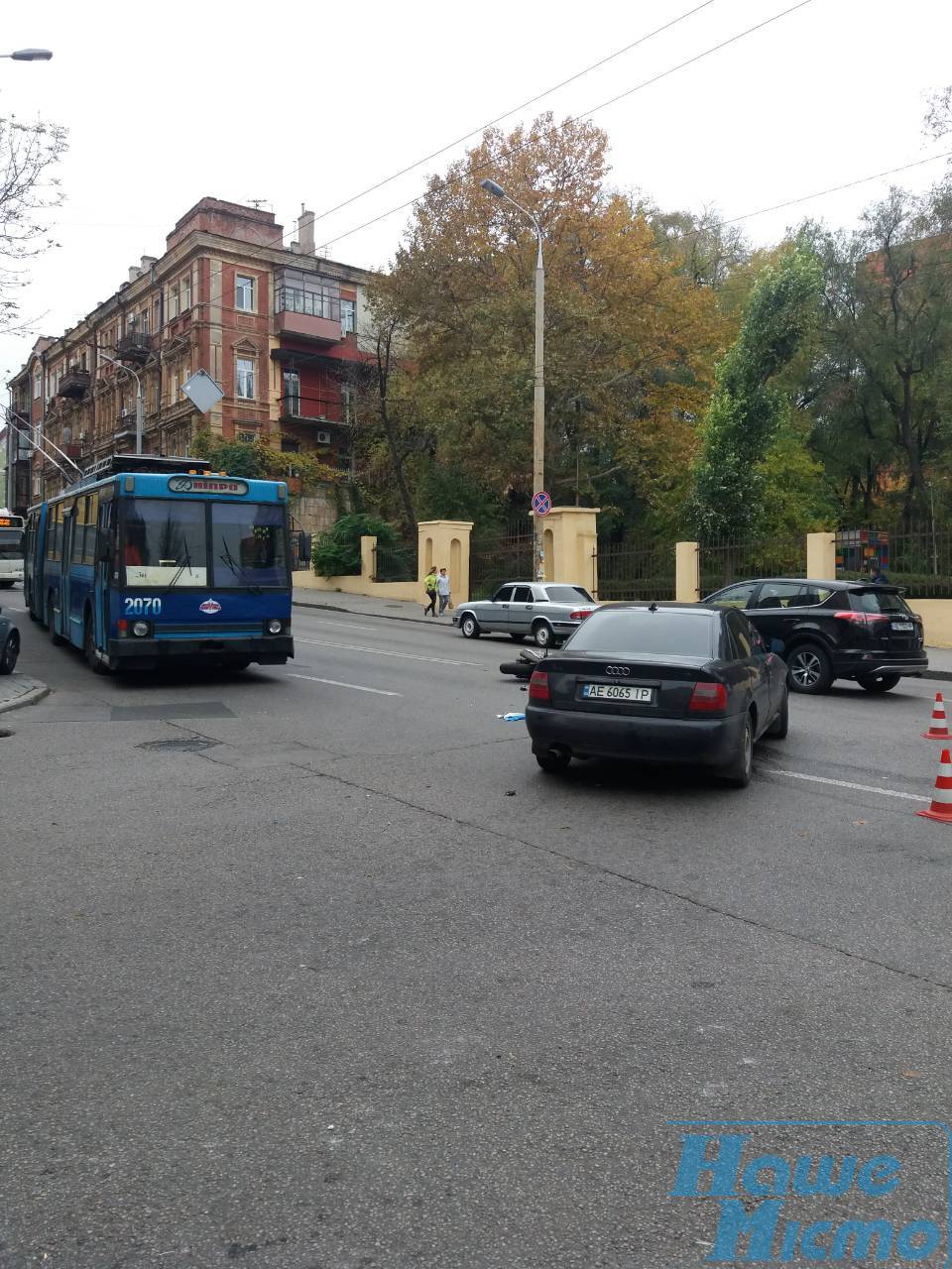 Лоб в лоб: в Днепре мотоциклист на скорости влетел в легковушку (фото). Новости Днепра