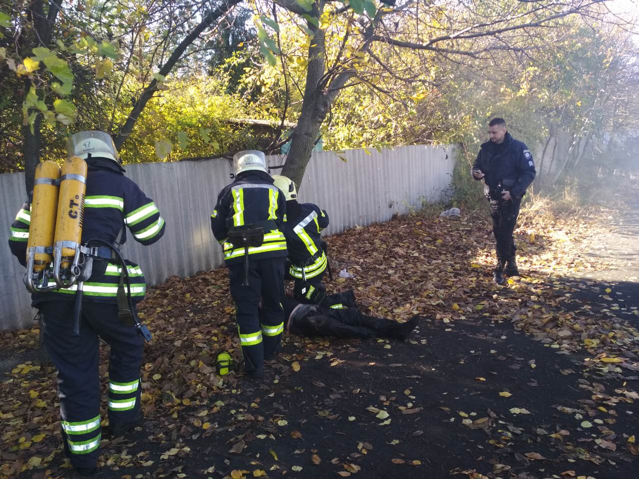 Чуть не сгорел заживо: под Днепром пожарные спасли мужчину от ужасной участи. Новости Днепра