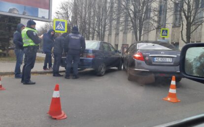 В Днепре возле Оперного театра ДТП парализовало движение (фото). Новости Днепра