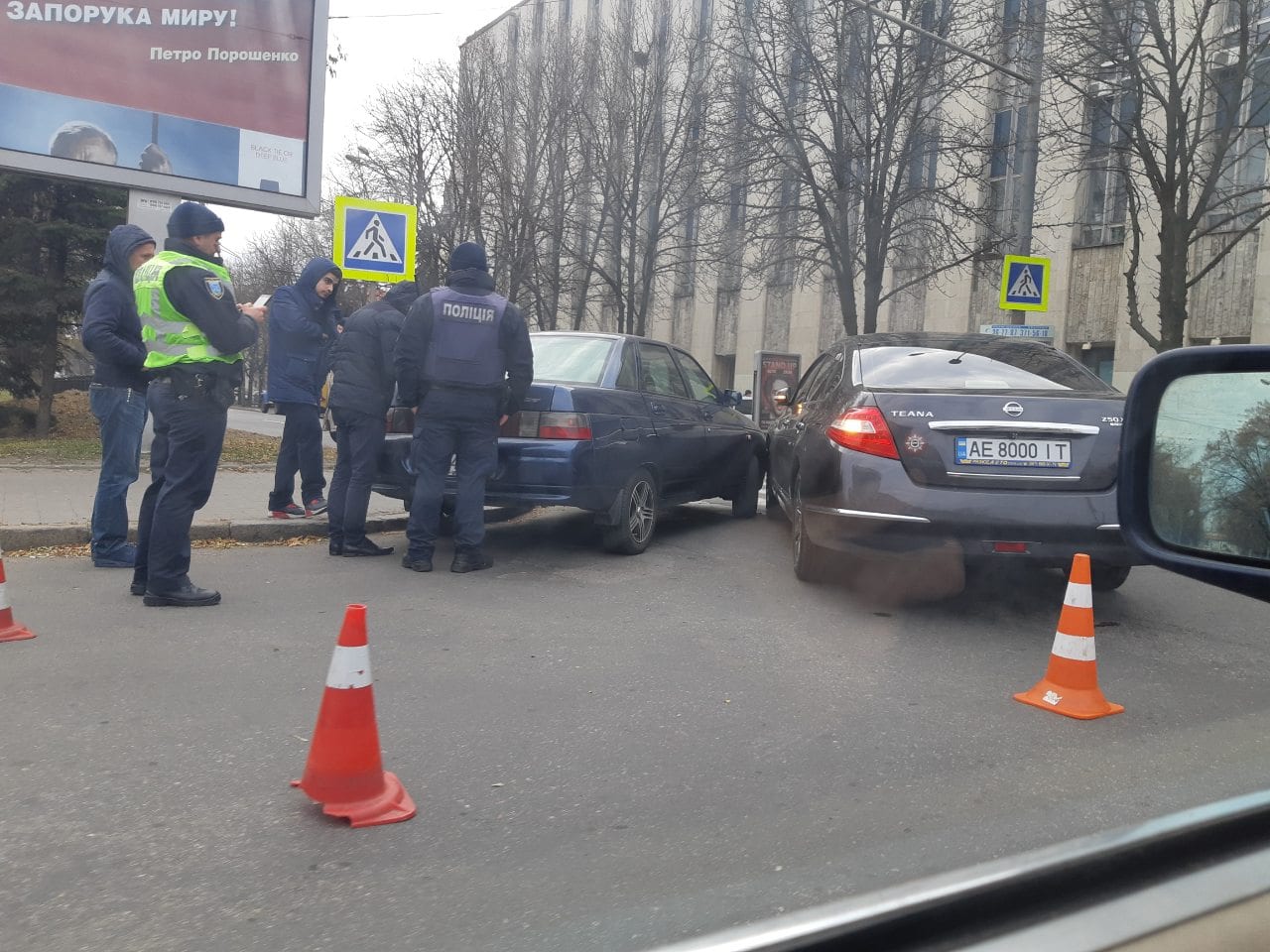 V Dnepre Vozle Opernogo Teatra Dtp Paralizovalo Dvizhenie Foto Novosti Dnepra