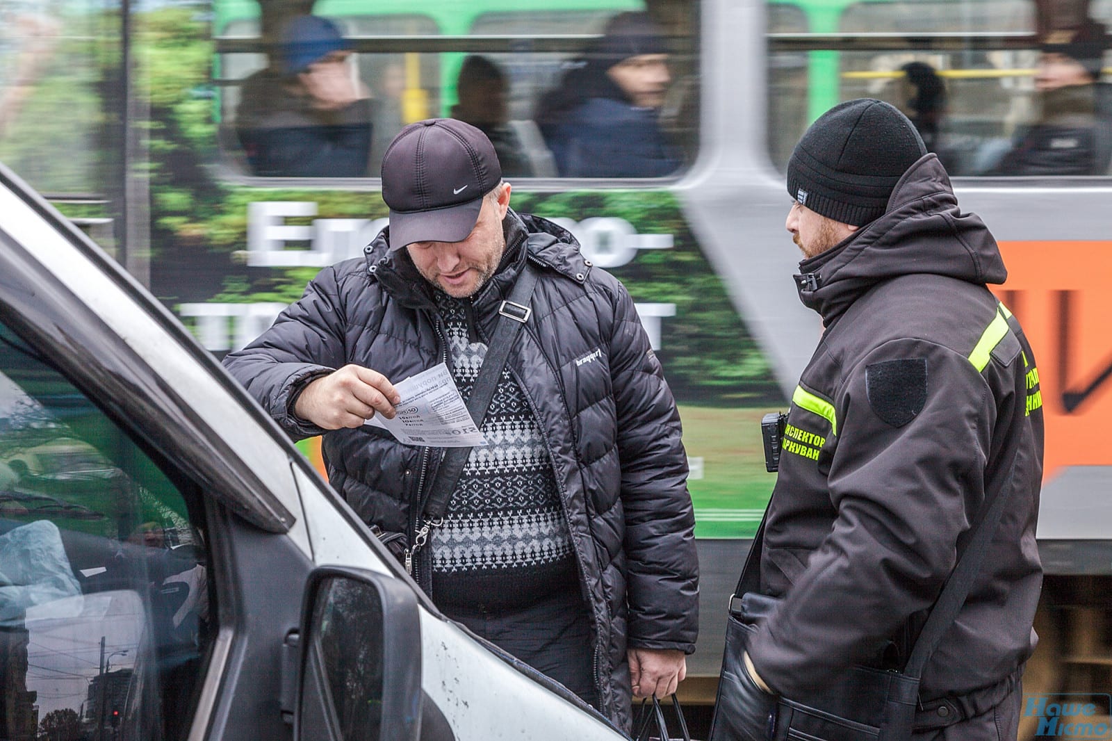 В Днепре на охоту за "королями парковки" вышли инспекторы (фото). Новости Днепра