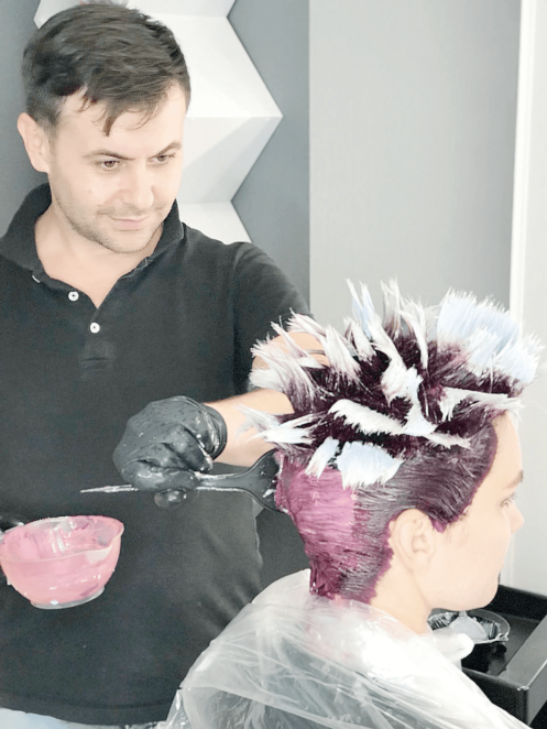 Днепровский парикмахер кардинально меняет внешность. Новости Днепра