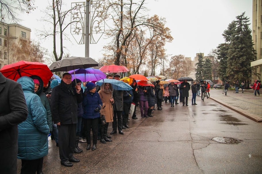 В Дніпрі підняли прапор ВМС України на підтримку полонених моряків. Новини Дніпра