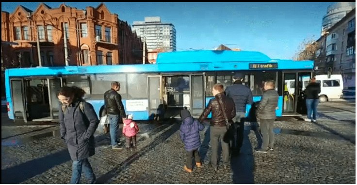 В Днепре на популярный маршрут вышел 15-метровый автобус. Новости Днепра