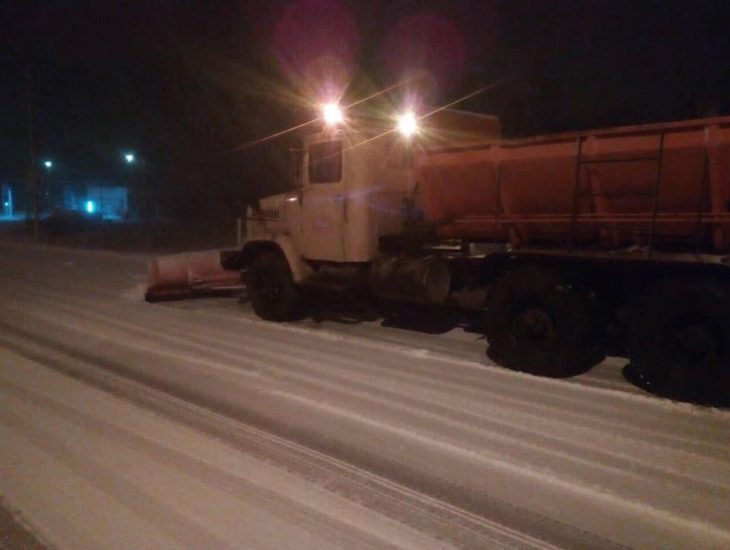 Под Днепром дорожники всю ночь боролись со снежным циклоном. Новости Днепра