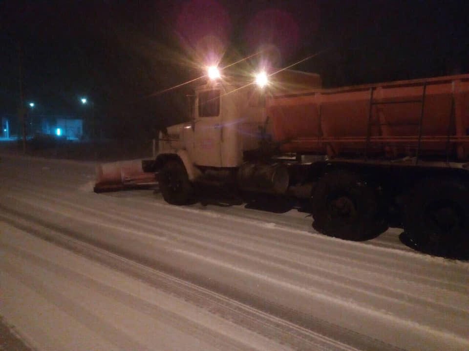 Под Днепром дорожники всю ночь боролись со снежным циклоном. Новости Днепра
