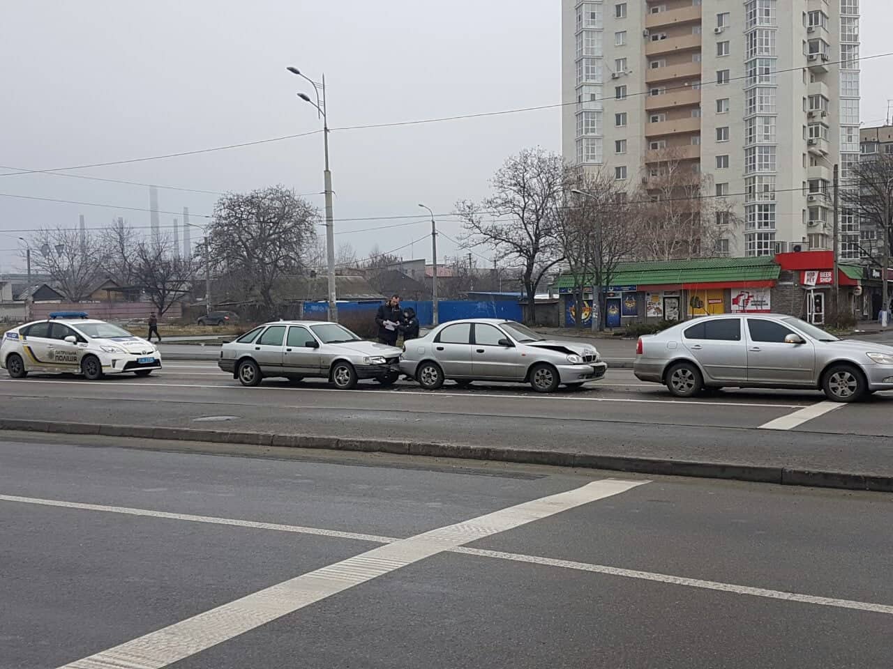 В Днепре тройное ДТП на проспекте Слобожанском заблокировало движение полосы. Новости Днепра