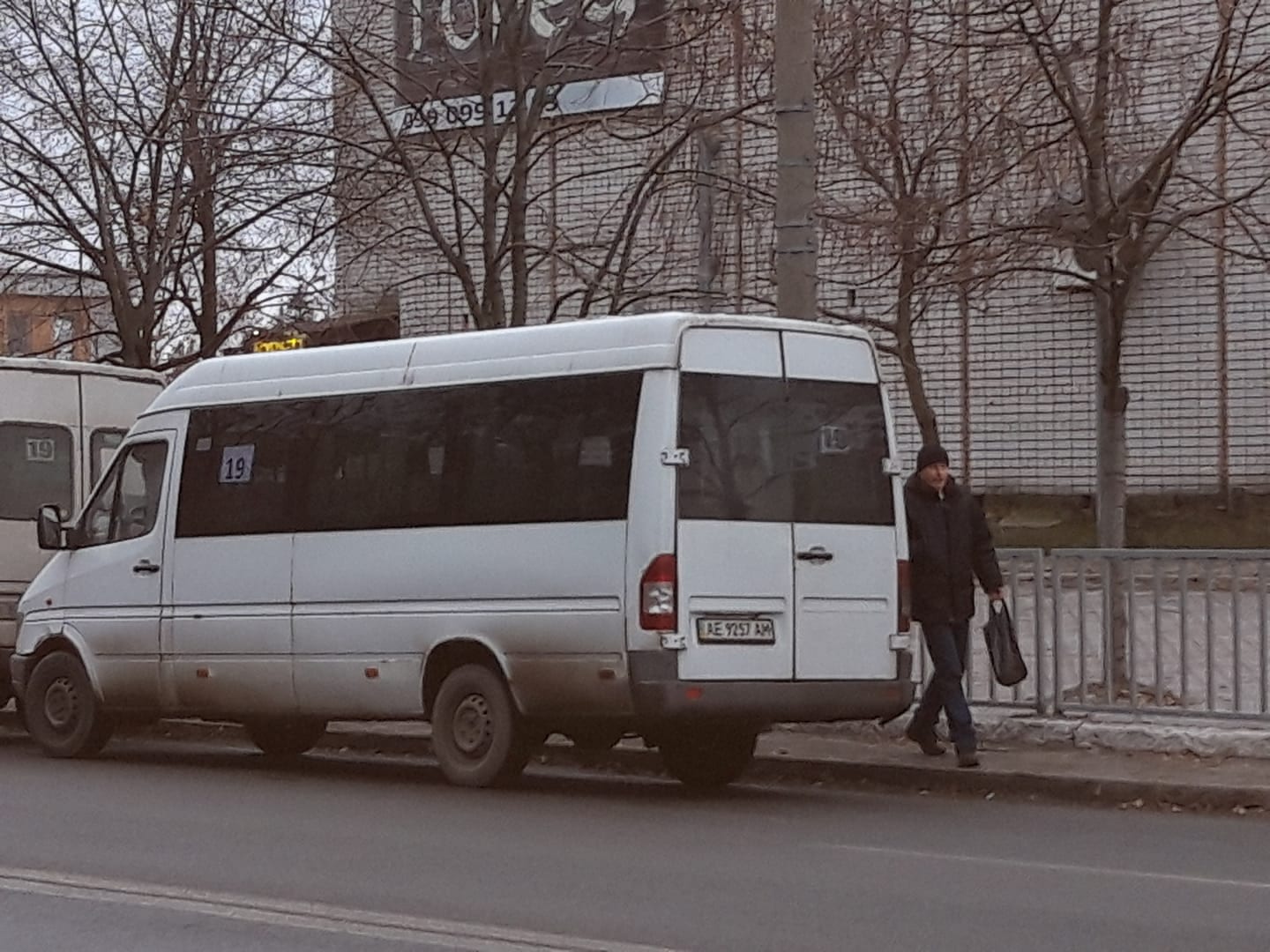 В Днепре добрый маршрутчик подвозит всех бабушек. Новости Днепра