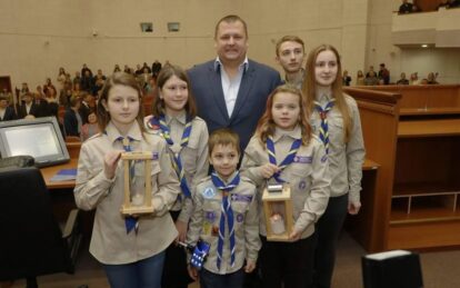 Днепру передали рождественский огонь из Вифлеема. Новости Днепра