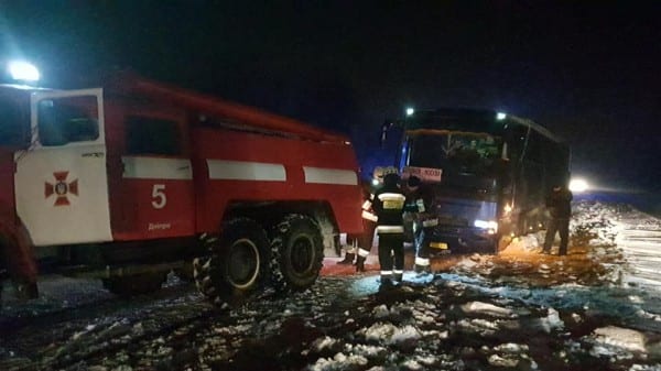 На трассе Днепр-Запорожье автобус с пассажирами попал в "белый плен". Новости Днепра