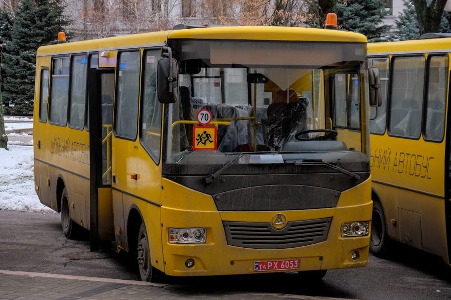 Школьников Днепропетровской области развозят 15 новеньких автобусов. Новости Днепра