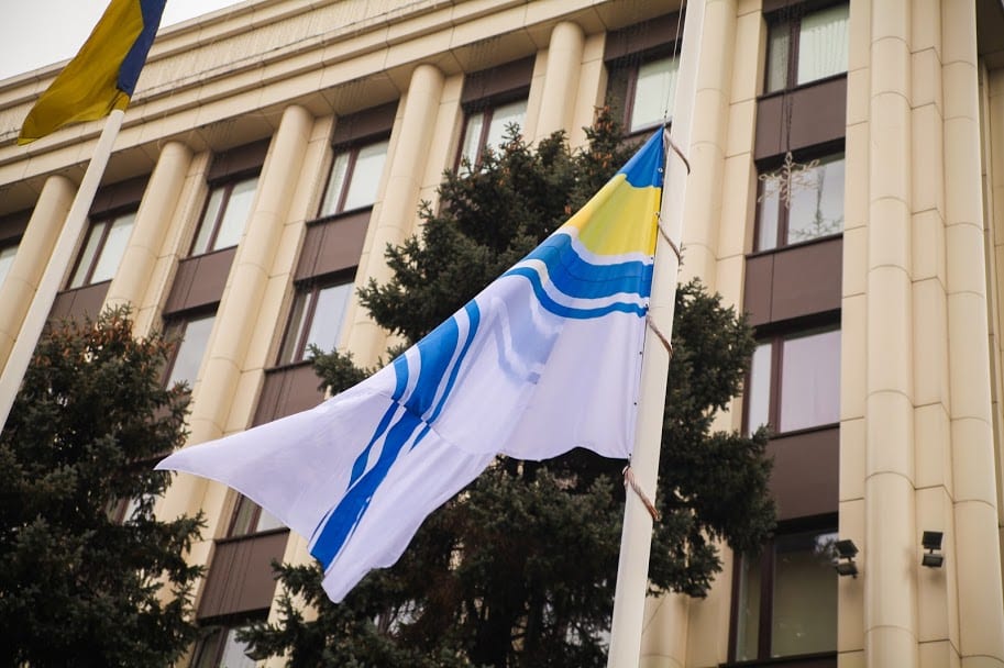 В Дніпрі підняли прапор ВМС України на підтримку полонених моряків. Новини Дніпра