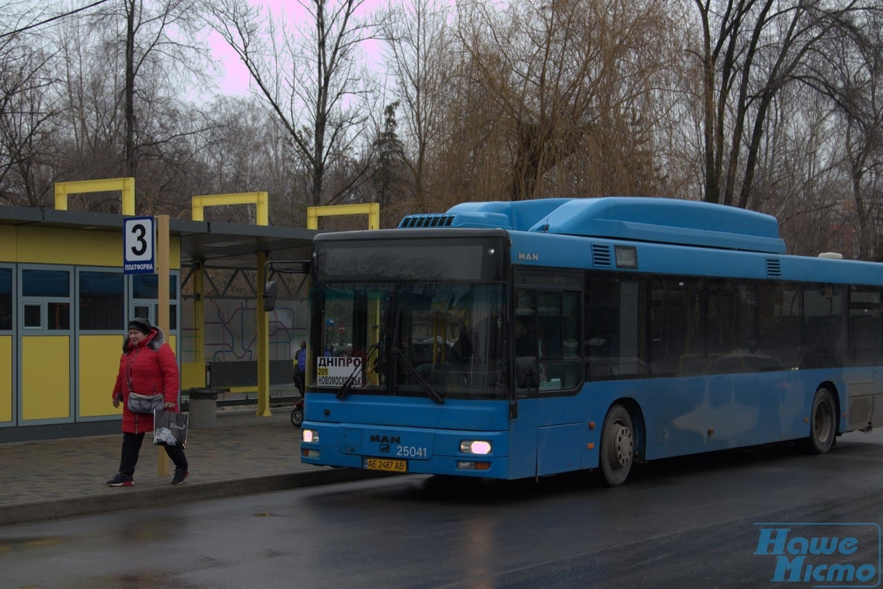 Уедут все: В Днепре на популярный маршрут вышли 26 стоместных автобусов (фото). Новости Днепра