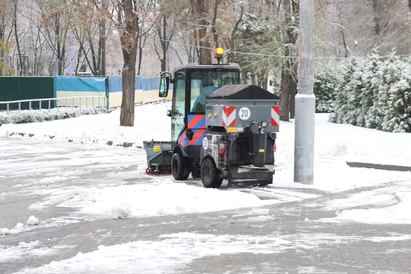 Работает больше 80 машин: Днепр победил снегопад и гололёд (Фото). Новости Днепра