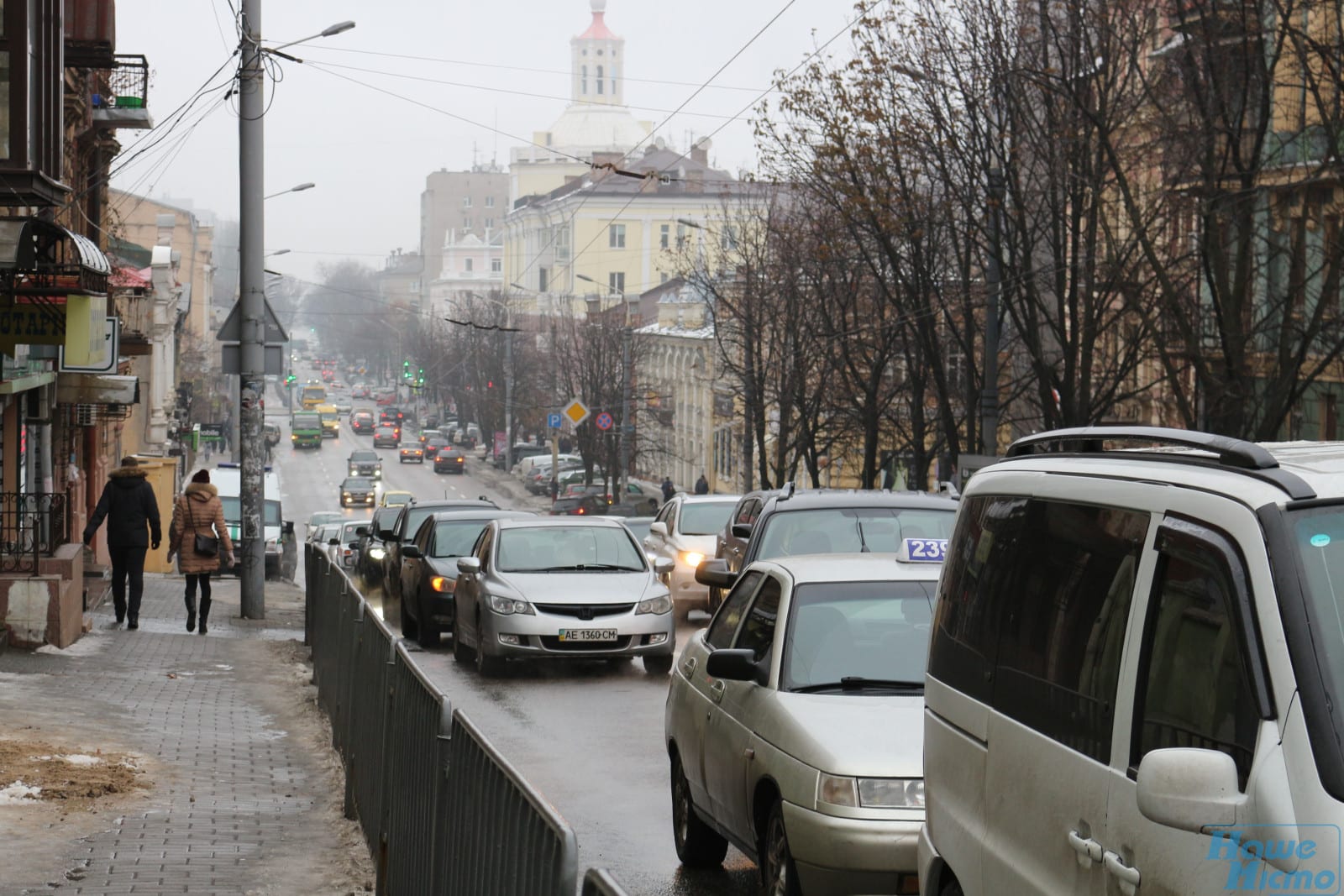 Три в ряд: в Днепре тройное ДТП блокировало движение по ул. Фабра. Новости Днепра