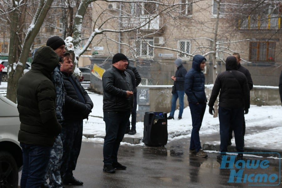 "Адвокатская бойня" в центре Днепра: в ход пошли дымовые шашки и слезоточивый газ (Фото/Видео). Новости Днепра