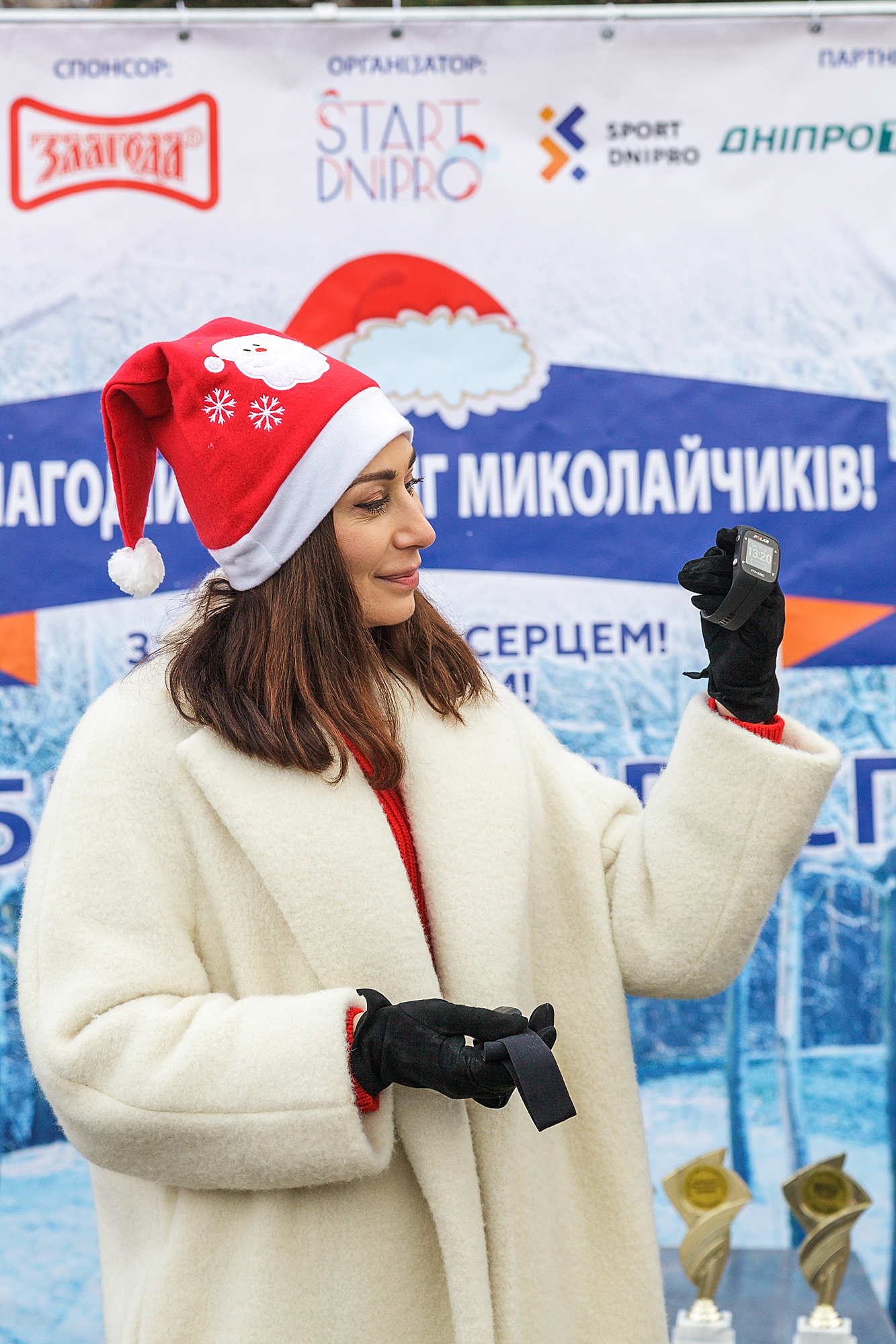 Бегущий цыпленок, чемпионская форма и носки от мэра: что творилось на Набережной Днепра. Новости Днепра