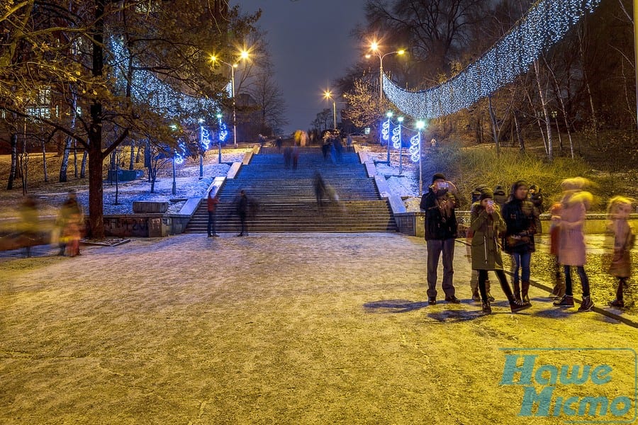 Как открывали главную елку Днепра в парке Глобы. Новости Днепра