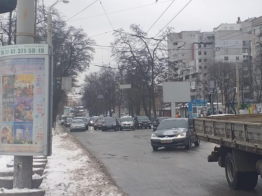 В Днепре на проспекте Пушкина случилось ДТП: движение затруднено. Новости Днепра