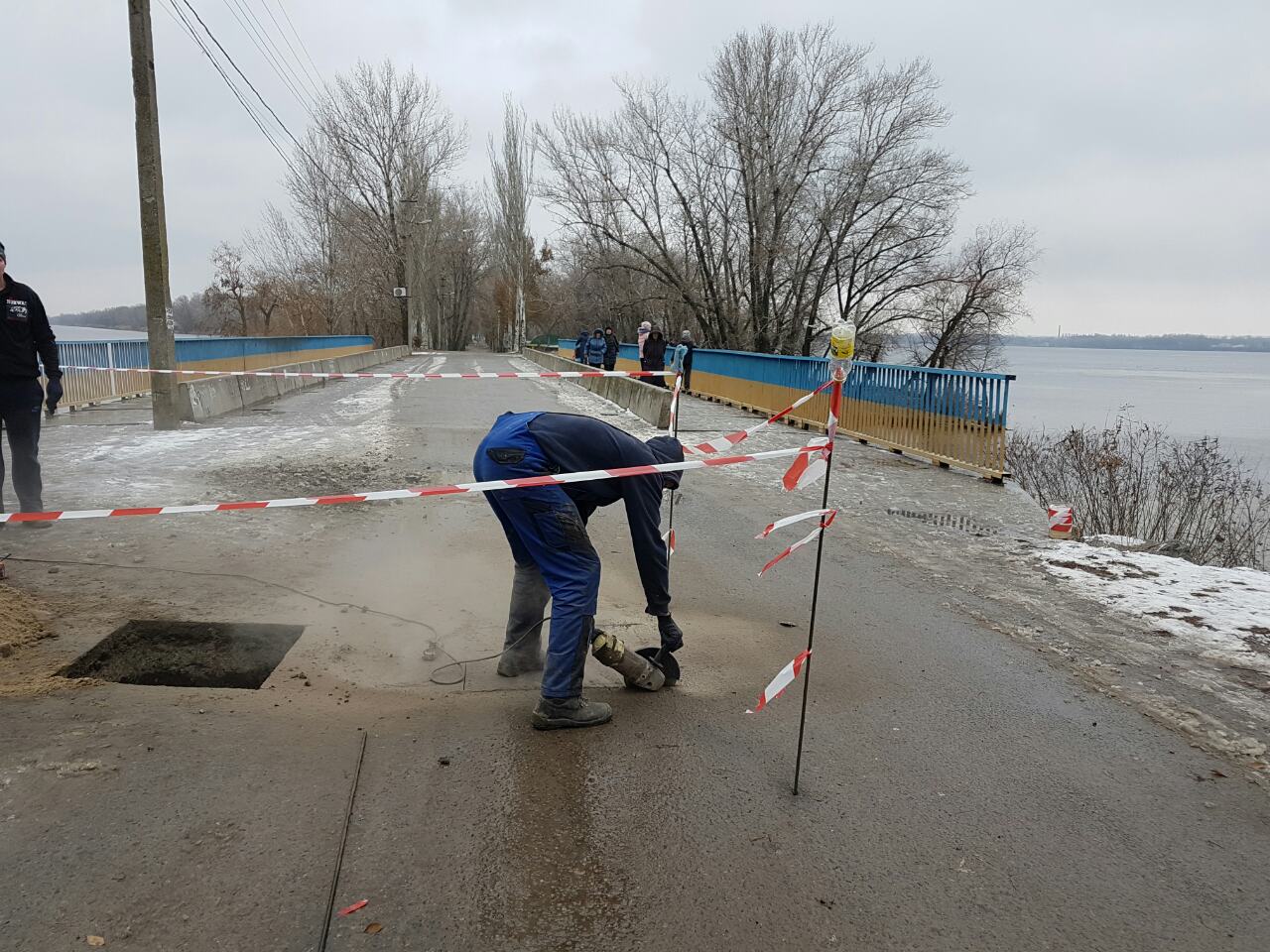 Жители Победы добились своего: въезд на Косу будет ограничен (фото). Новости Днепра