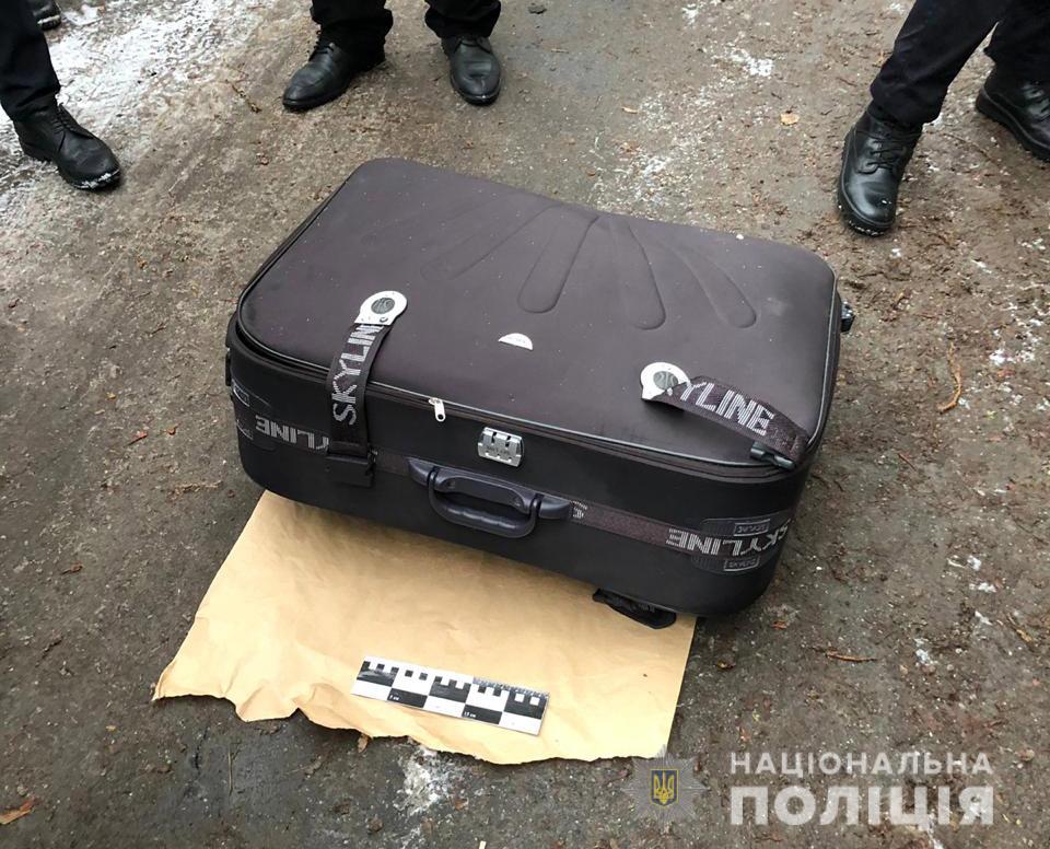В Днепре в мусорном баке нашли тело девушки, спрятанное в чемодан (фото). Новости Днепра