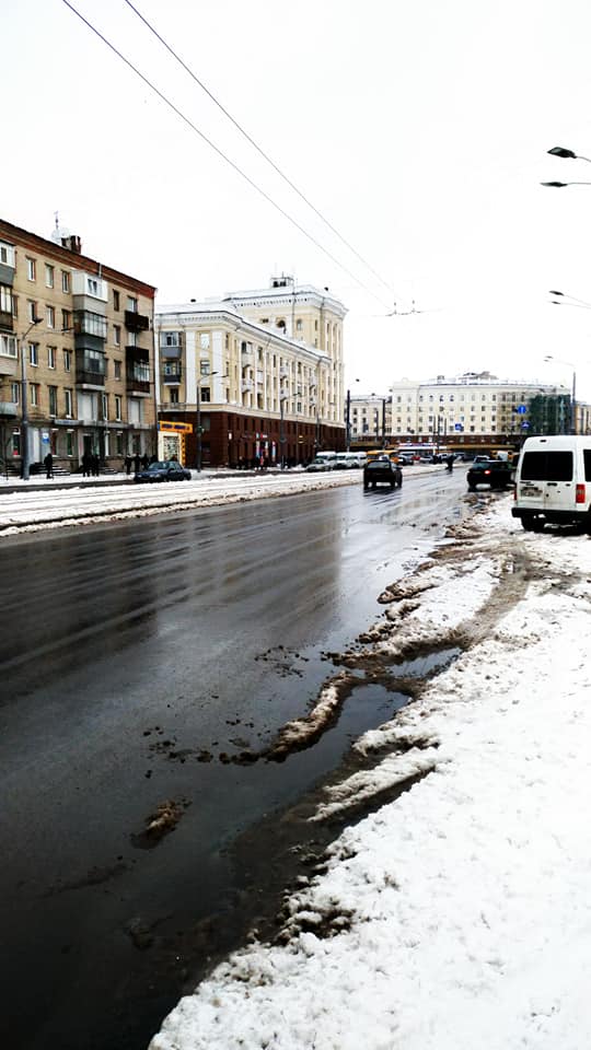 В Днепре на Курчатова правят недочёты: как изменились остановочные знаки и таблички. Новости Днепра