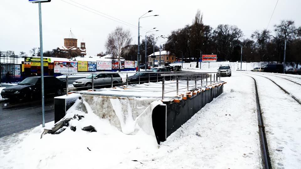 В Днепре на Курчатова правят недочёты: как изменились остановочные знаки и таблички. Новости Днепра