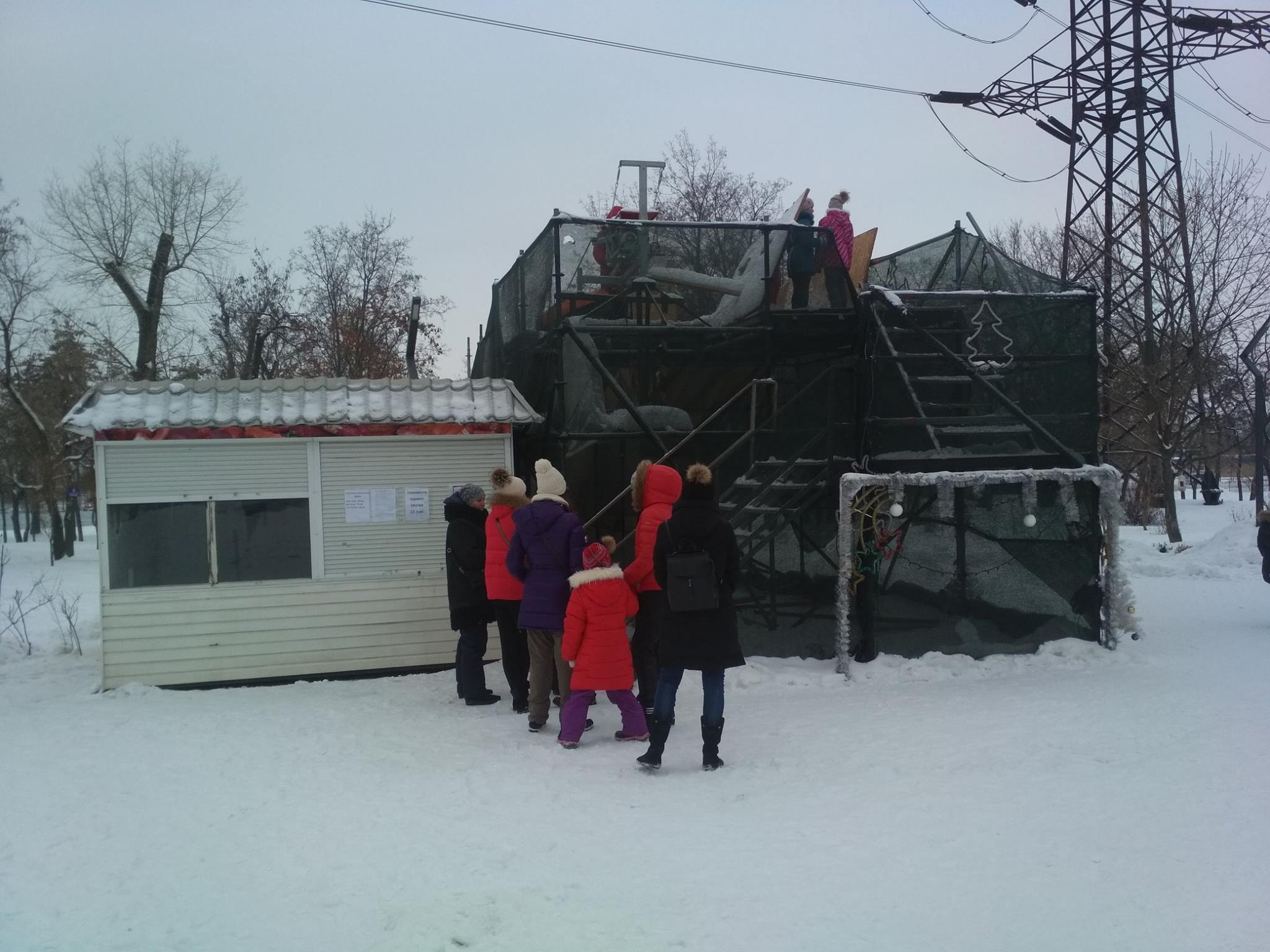 Занимайте очередь: в популярном парке Днепра заработал тюбинг. Новости Днепра