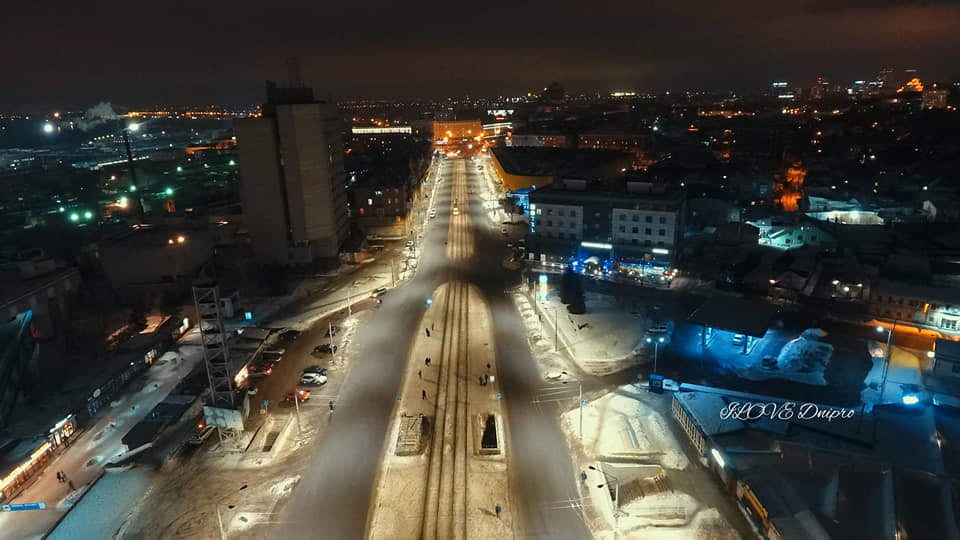 Маленькие машинки и вечерние огни: как выглядит вокзал Днепра с высоты птичьего полета. Новости Днепра