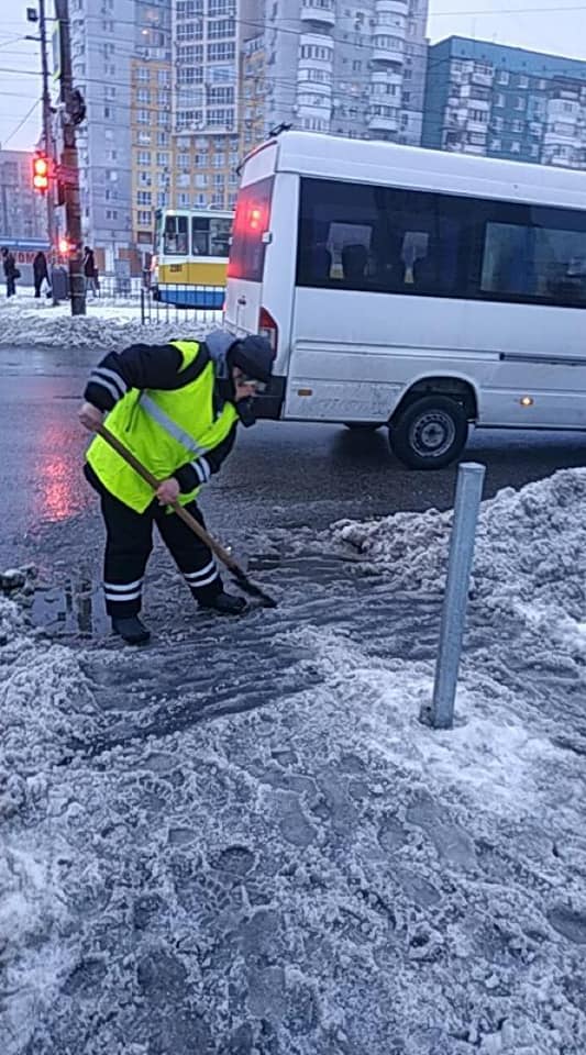 Пока вы спали: коммуналщики Днепра спасли город от снега (фото, видео). Новости Днепра