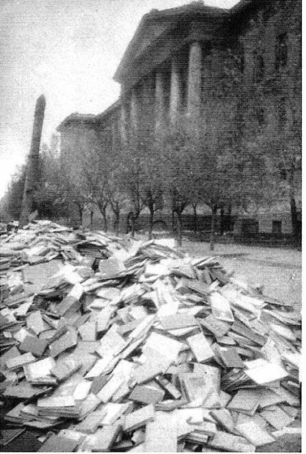 Пылающий проспект и "убийство слова": редкие фото Днепра во время оккупации. Новости Днепра