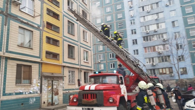 В Днепре на Новый год горела квартира: спасатели эвакуировали жильцов. Новости Днепра