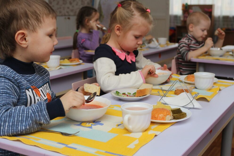 В школах и садиках Днепра кардинально изменили питание: чем кормят детей. Новости Днепра