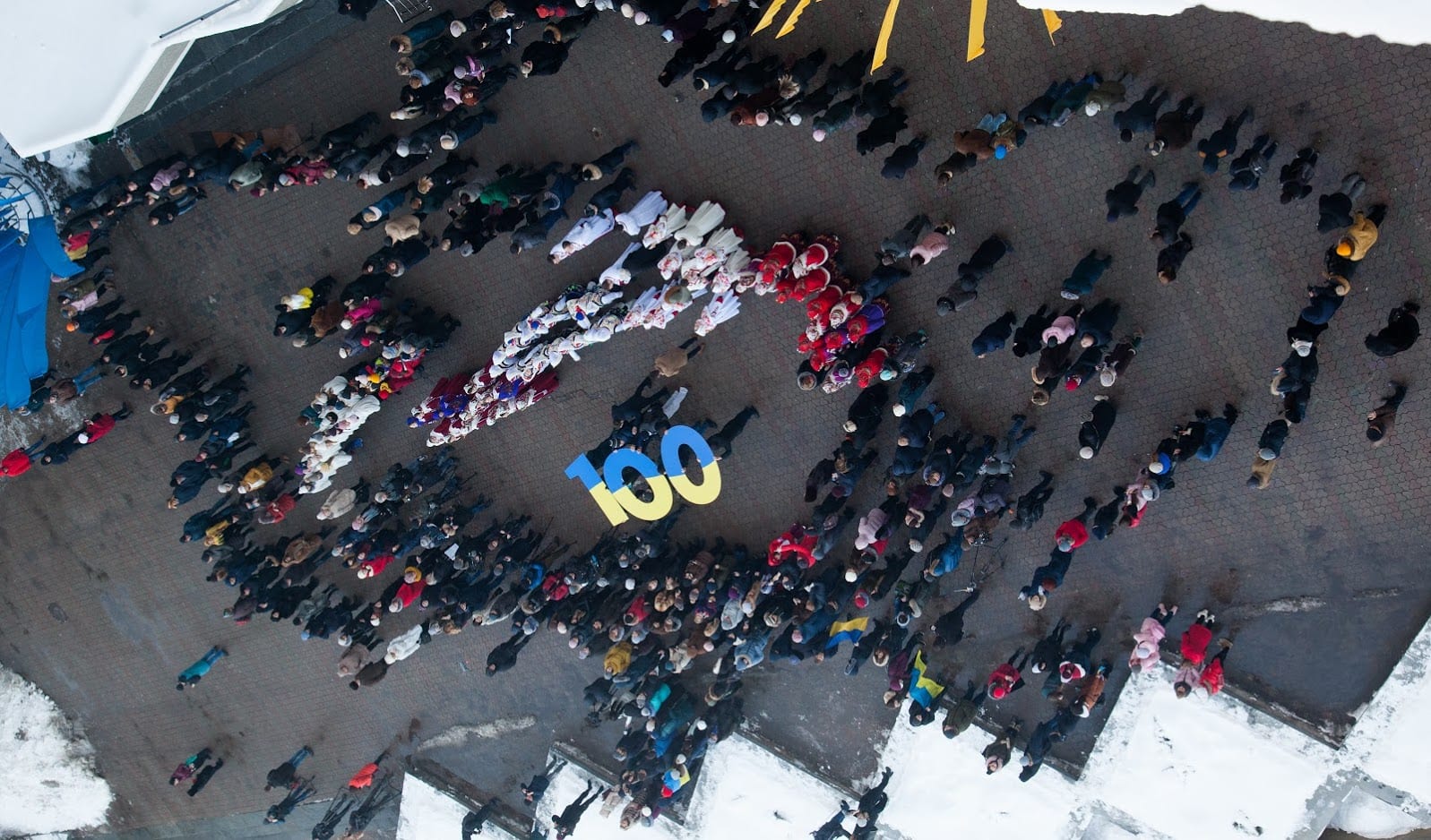 У День Соборності сотні дніпрян створили живу мапу України. Новости Днепра