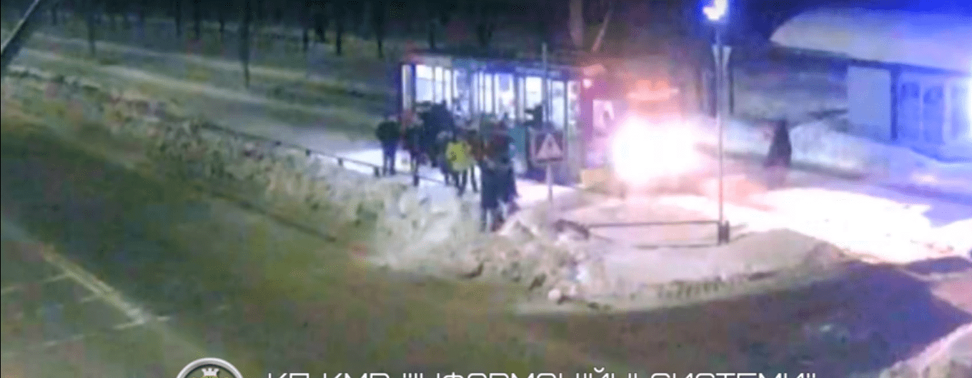 Под Днепром драка мужчин закончилась разбитым окном трамвая (Видео). Новости Днепра 