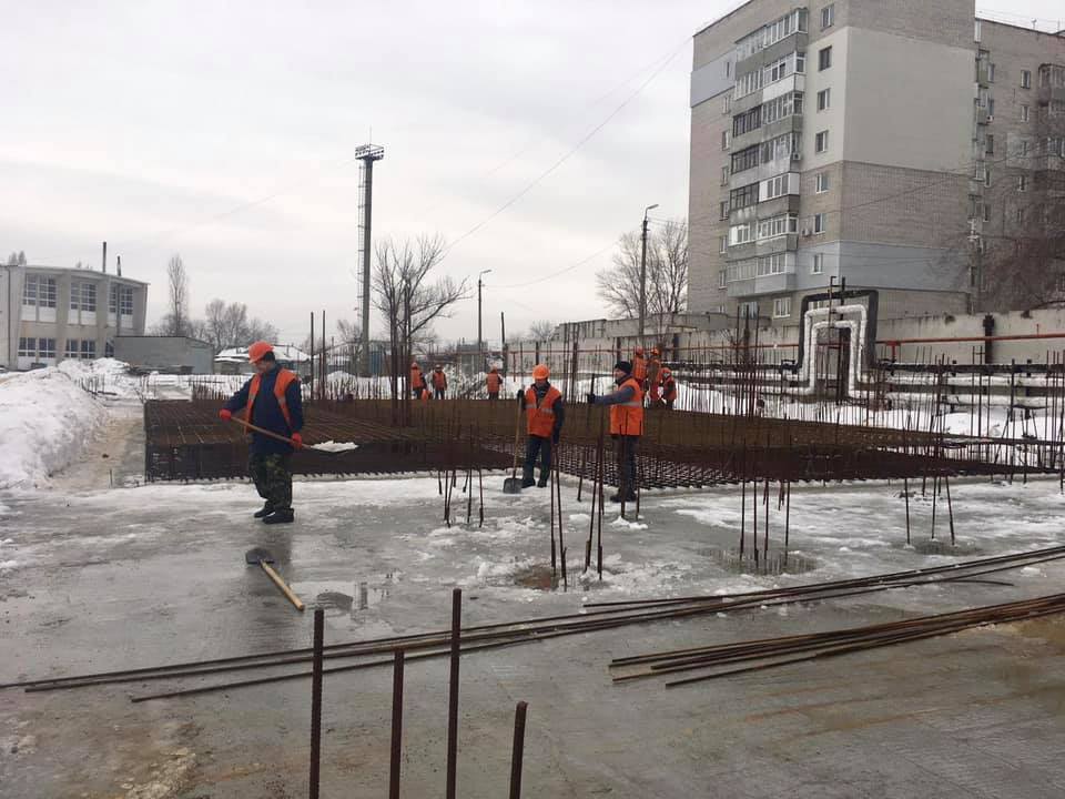 Несмотря на выходные и погоду: в Днепре реконструкция стадиона имени Петра Лайко идёт полным ходом. Новости Днепра