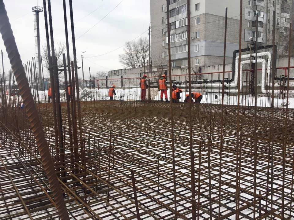 Несмотря на выходные и погоду: в Днепре реконструкция стадиона имени Петра Лайко идёт полным ходом. Новости Днепра