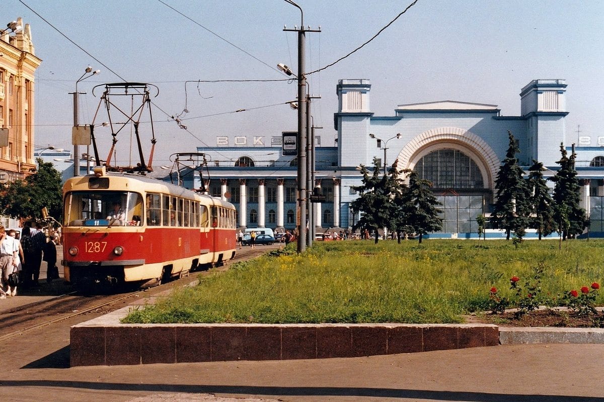 Электропаутина города: в сети появились фото трамваев Днепра 1997 года. Новости Днепра