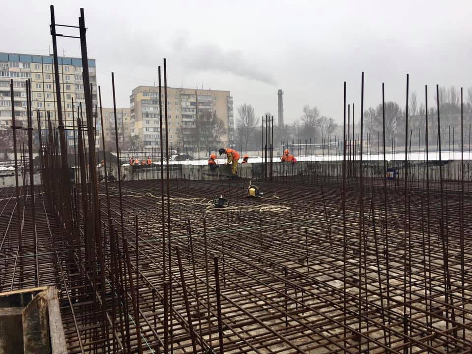 Несмотря на выходные и погоду: в Днепре реконструкция стадиона имени Петра Лайко идёт полным ходом. Новости Днепра