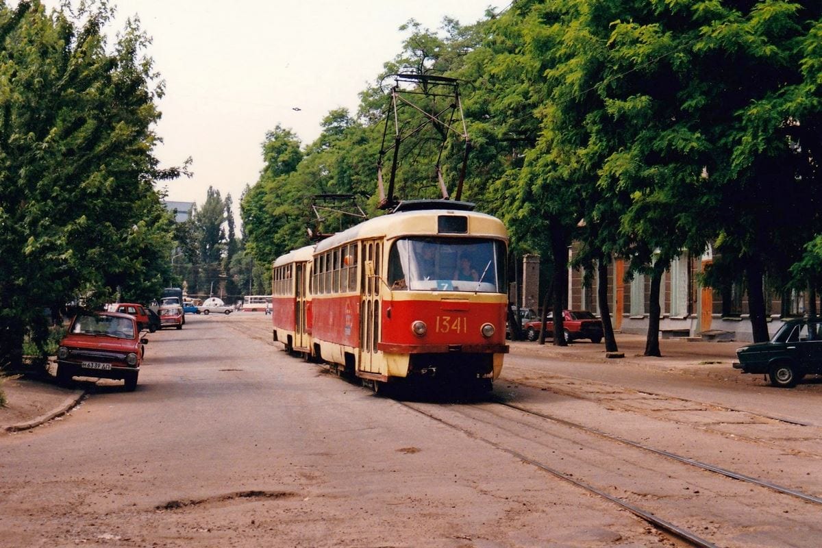 Электропаутина города: в сети появились фото трамваев Днепра 1997 года. Новости Днепра