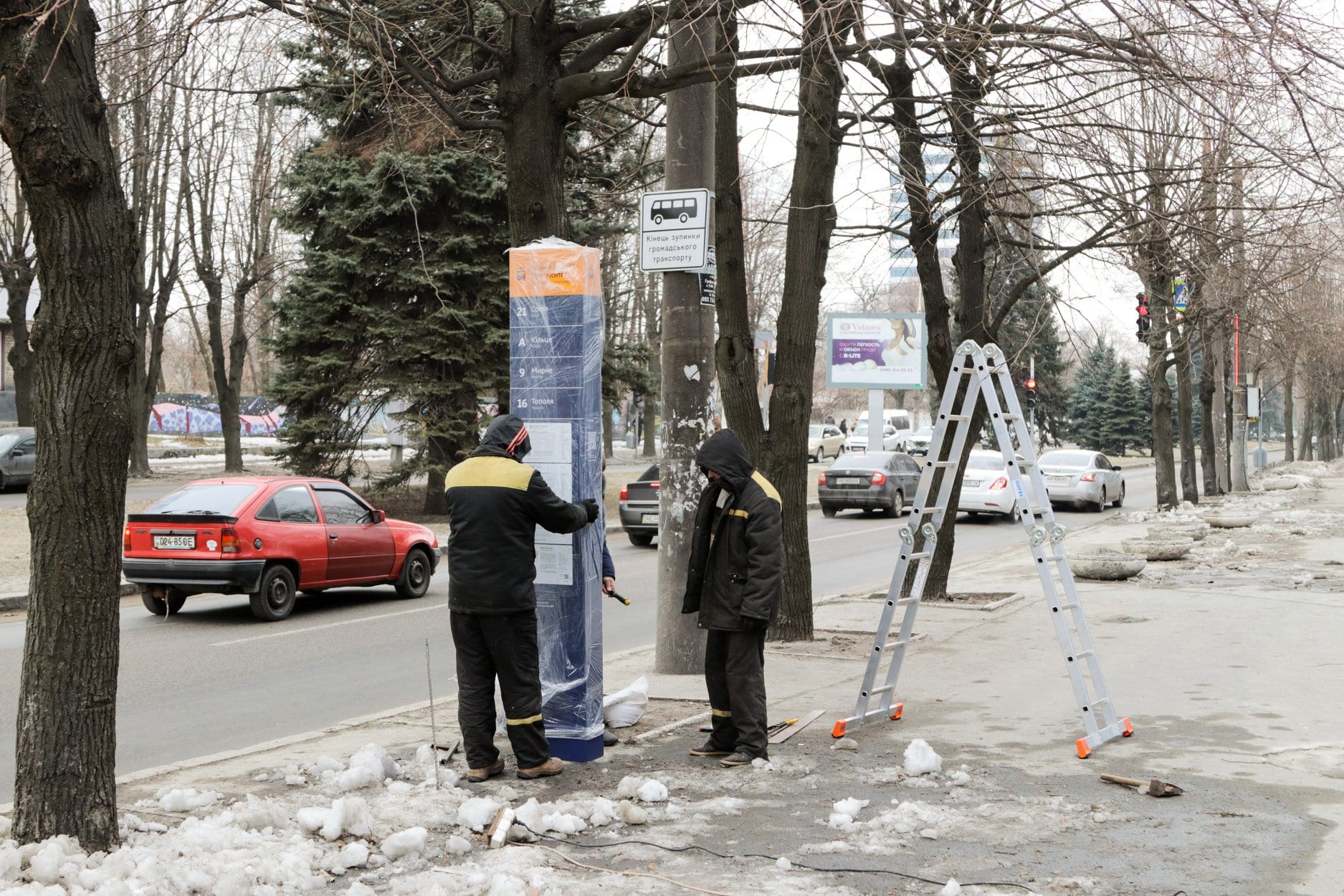 Четкая маркировка против "поднятой руки": в Днепре появился альтернативный вид остановок. Новости Днепра