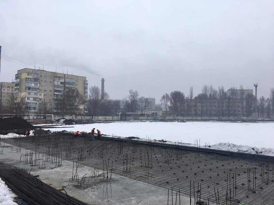 Несмотря на выходные и погоду: в Днепре реконструкция стадиона имени Петра Лайко идёт полным ходом. Новости Днепра