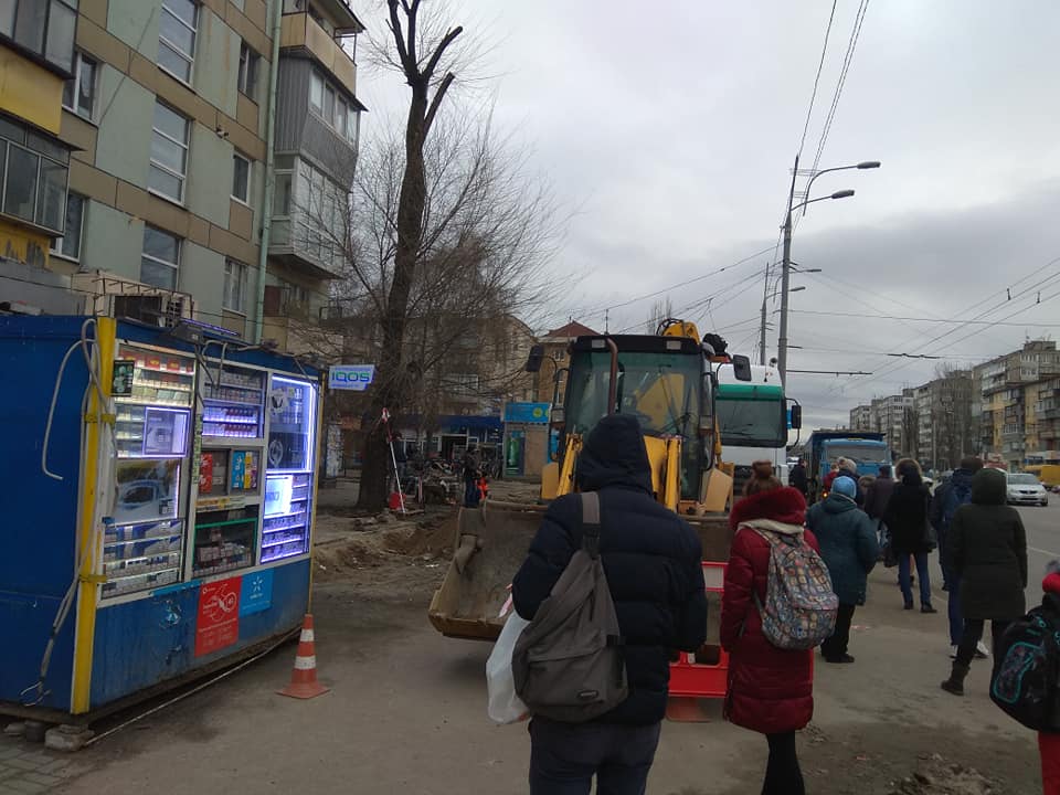 Тепло и комфорт: в Днепре на Слобожанском проспекте устанавливают современную остановку. Новости Днепра