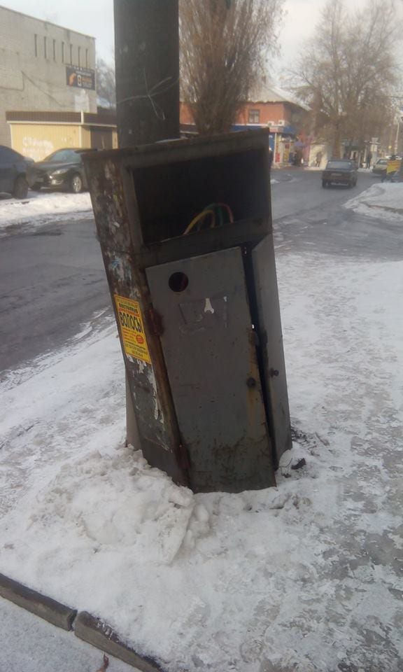 В Днепре возле известного ТЦ убрали опасную электроловушку. Новости Днепра