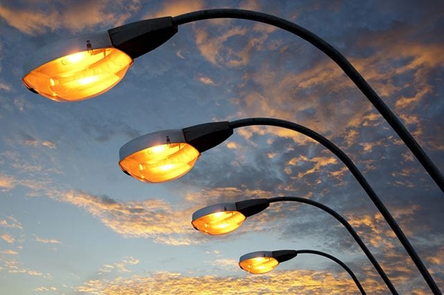 Да будет свет: на одной из самых длинных улиц Днепра поменяют освещение.Новости Днепра