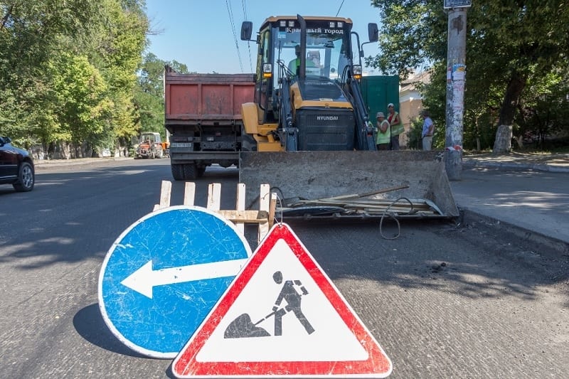 Жители Днепра просят отремонтировать дорогу на кладбище. Новости Днепра